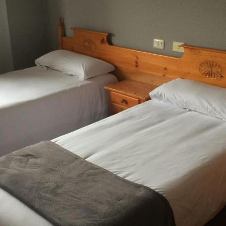Albergue Hostal Telmo Туй Екстер'єр фото