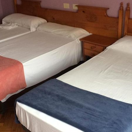 Albergue Hostal Telmo Туй Екстер'єр фото