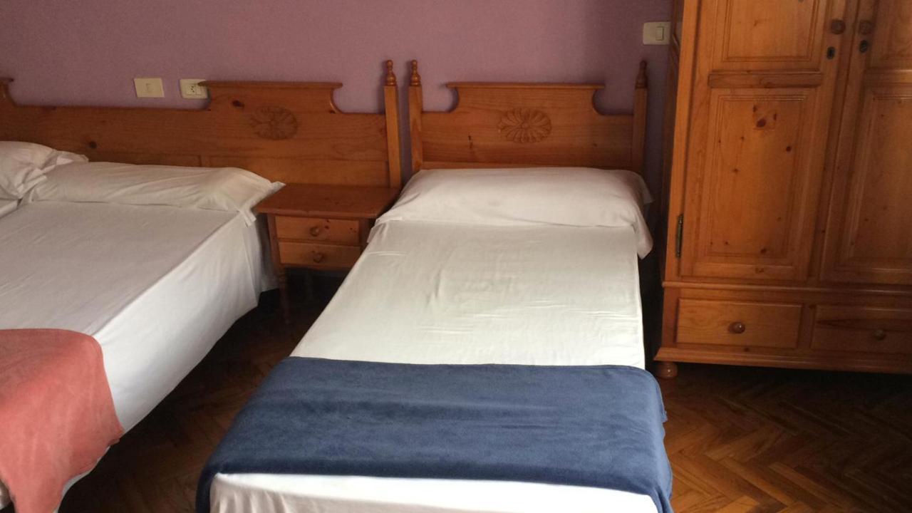 Albergue Hostal Telmo Туй Екстер'єр фото
