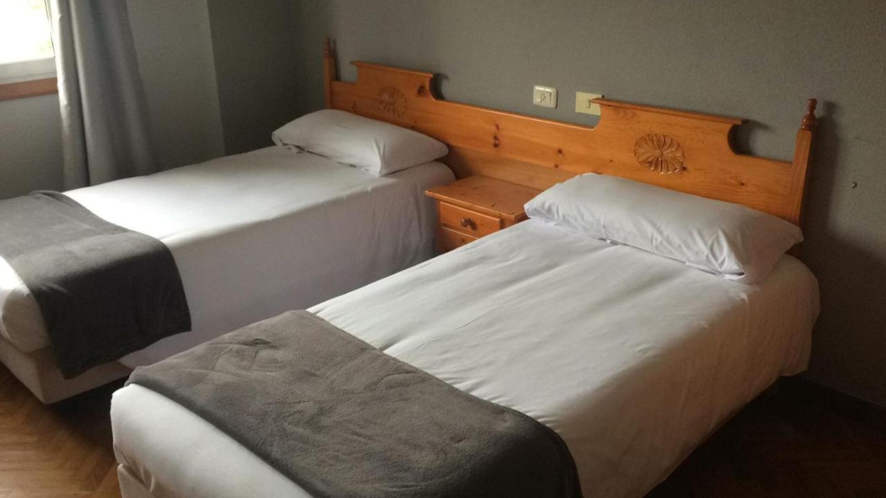 Albergue Hostal Telmo Туй Екстер'єр фото