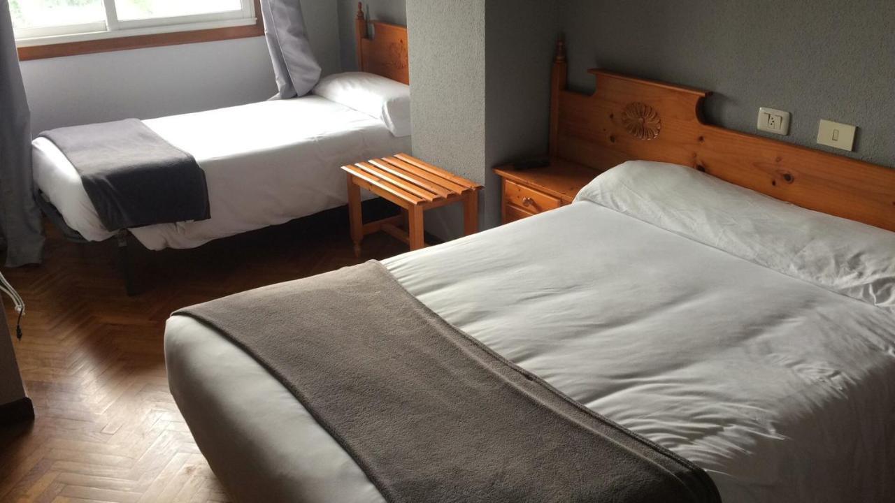 Albergue Hostal Telmo Туй Екстер'єр фото