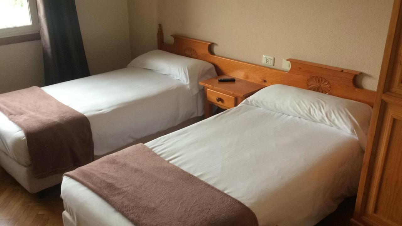 Albergue Hostal Telmo Туй Екстер'єр фото